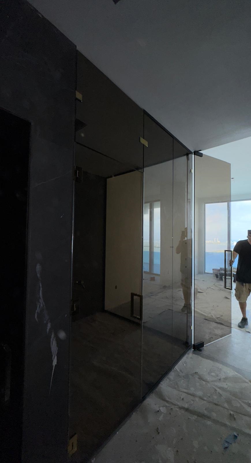 Bathroom Glass Closure